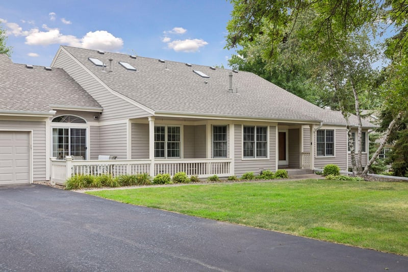 1724 Donegal Dr, Woodbury, MN 55125