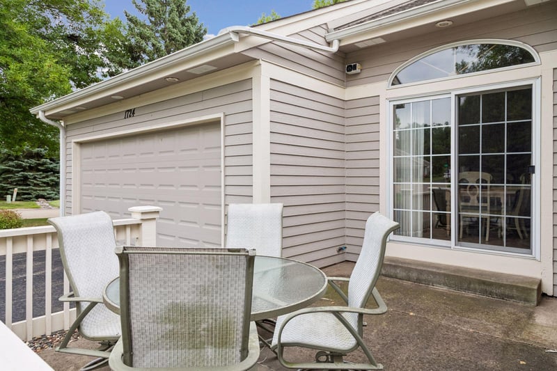 1724 Donegal Dr, Woodbury, MN 55125