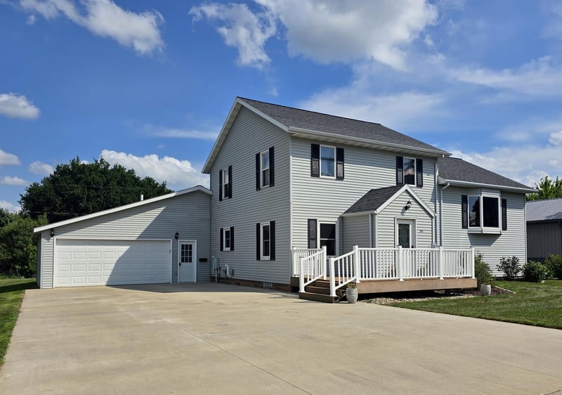 102 County Road 16 S, Comfrey, MN 56019