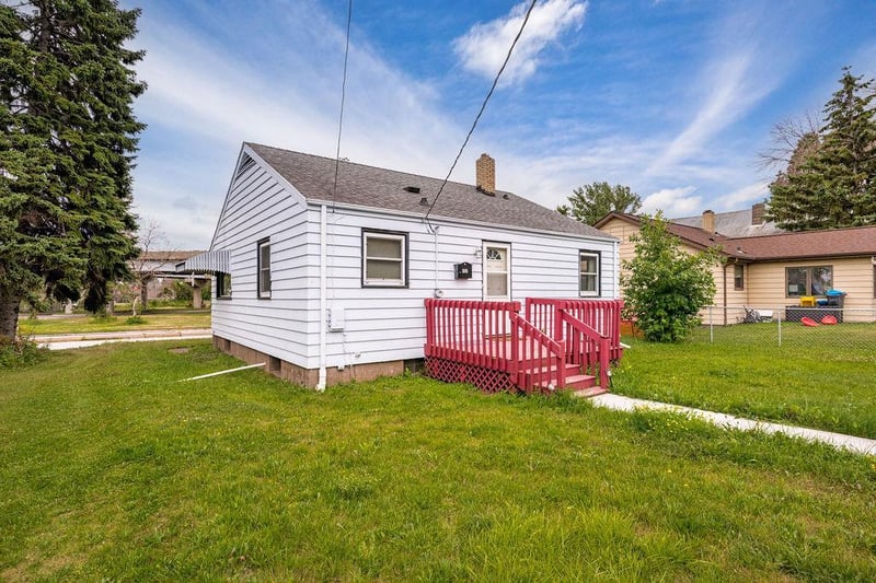 5915 Grand Ave, Duluth, MN 55807