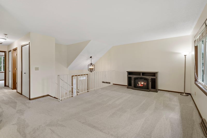 582 Clover Leaf Pw NE, Blaine, MN 55434