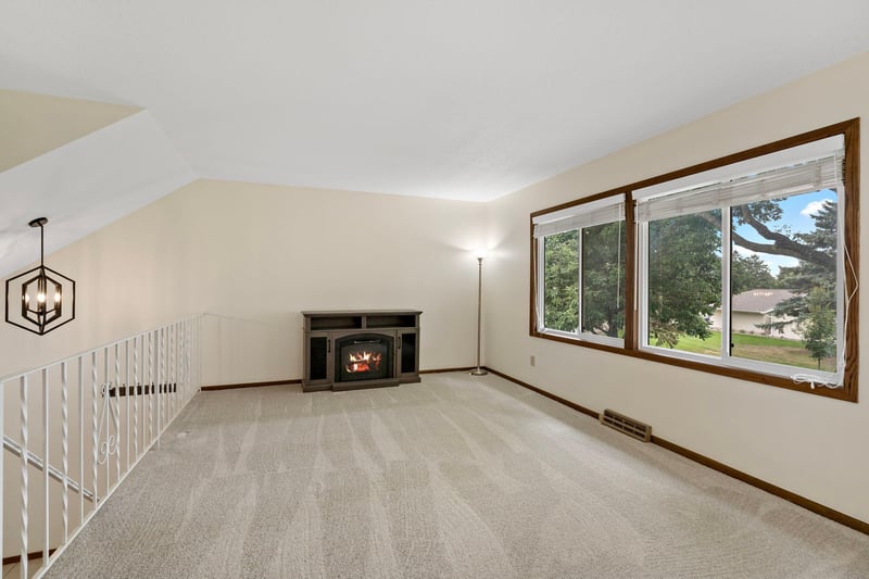 582 Clover Leaf Pw NE, Blaine, MN 55434