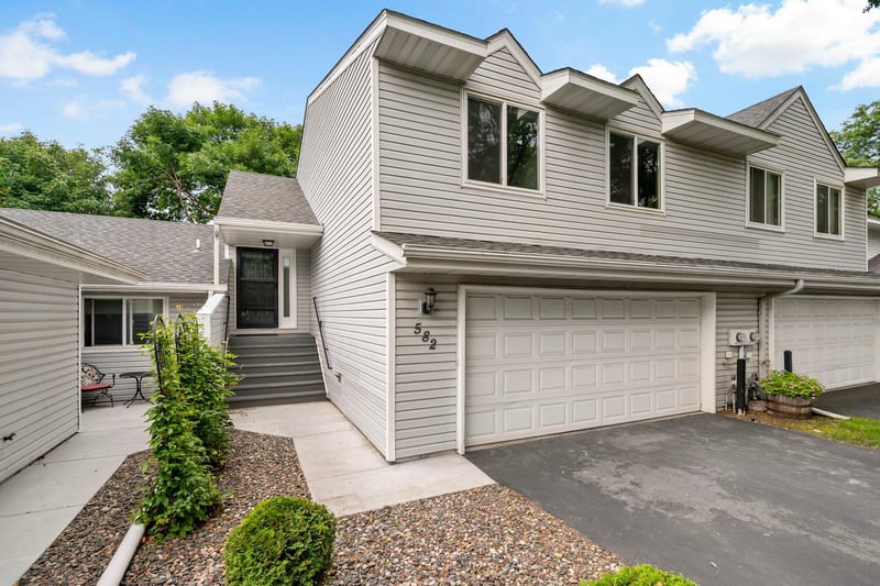 582 Clover Leaf Pw NE, Blaine, MN 55434