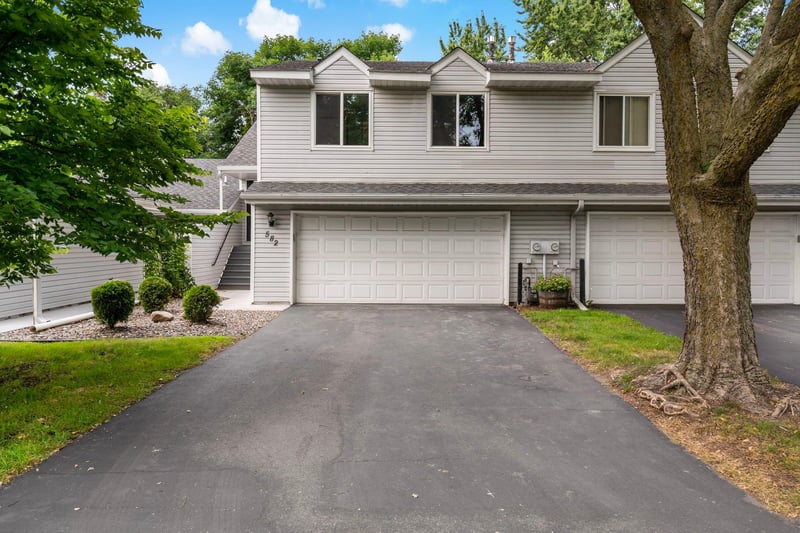 582 Clover Leaf Pw NE, Blaine, MN 55434