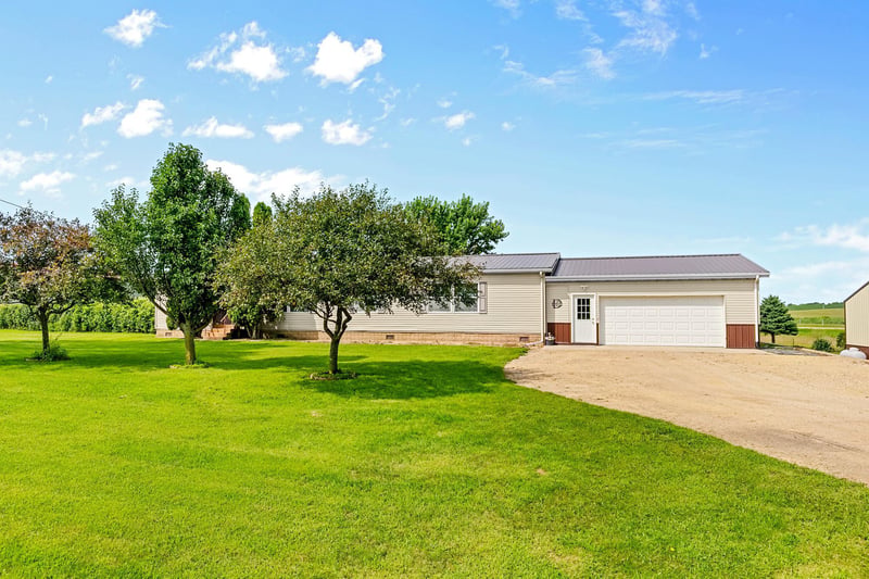15774 SW 35th Ave, Ellendale, MN 56026