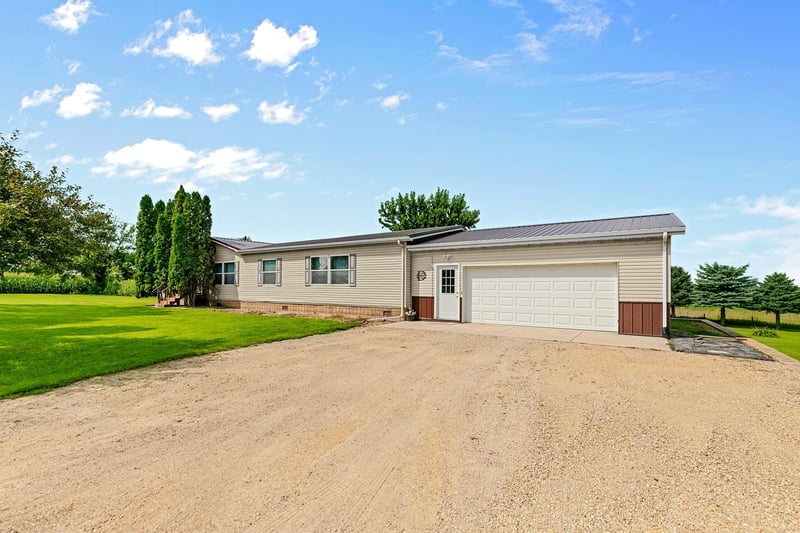 15774 SW 35th Ave, Ellendale, MN 56026