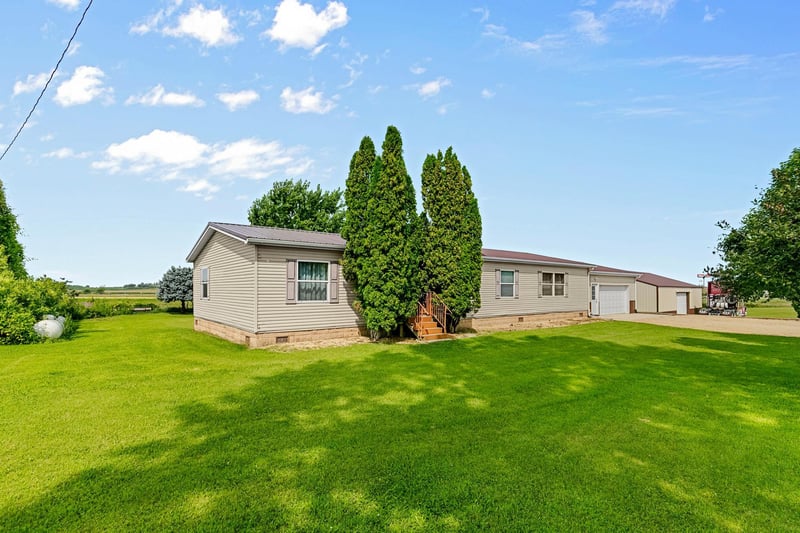 15774 SW 35th Ave, Ellendale, MN 56026