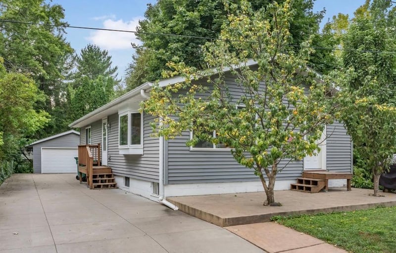 402 Sherburne St S, Stillwater, MN 55082