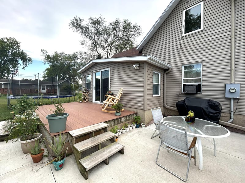 301 6th St SW, Little Falls, MN 56345
