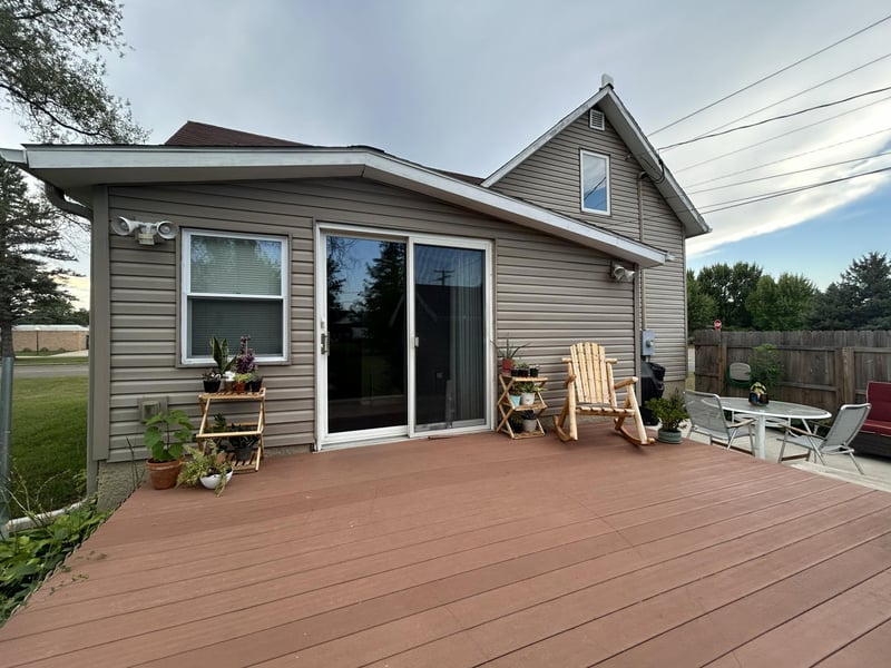 301 6th St SW, Little Falls, MN 56345