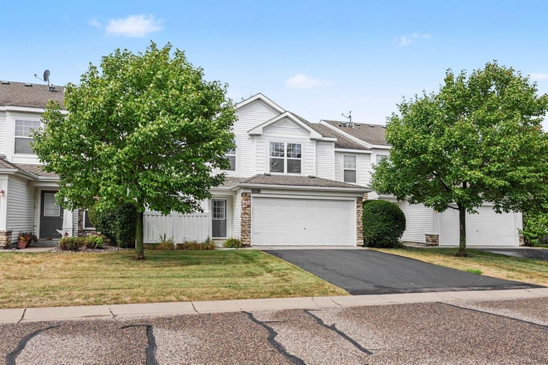 4920 149th St N #3, Hugo, MN 55038
