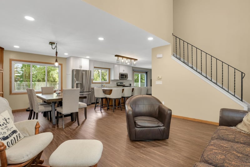 2704 Rolling Oaks Rd, Burnsville, MN 55337