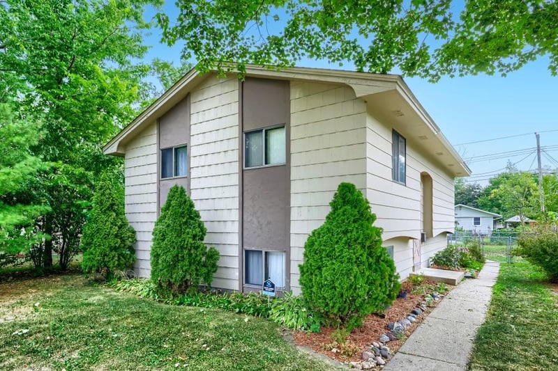 5326 Knox Ave N, Brooklyn Center, MN 55430