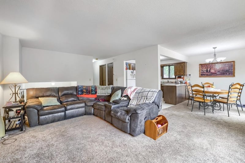 5326 Knox Ave N, Brooklyn Center, MN 55430