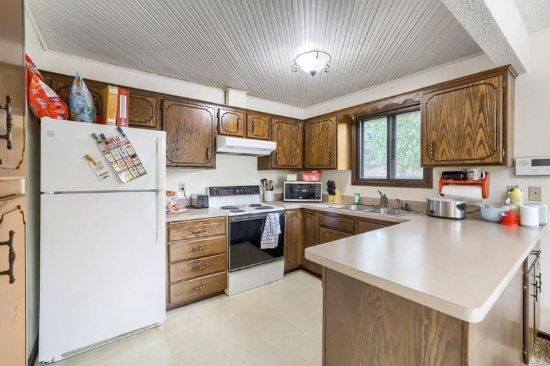 5326 Knox Ave N, Brooklyn Center, MN 55430