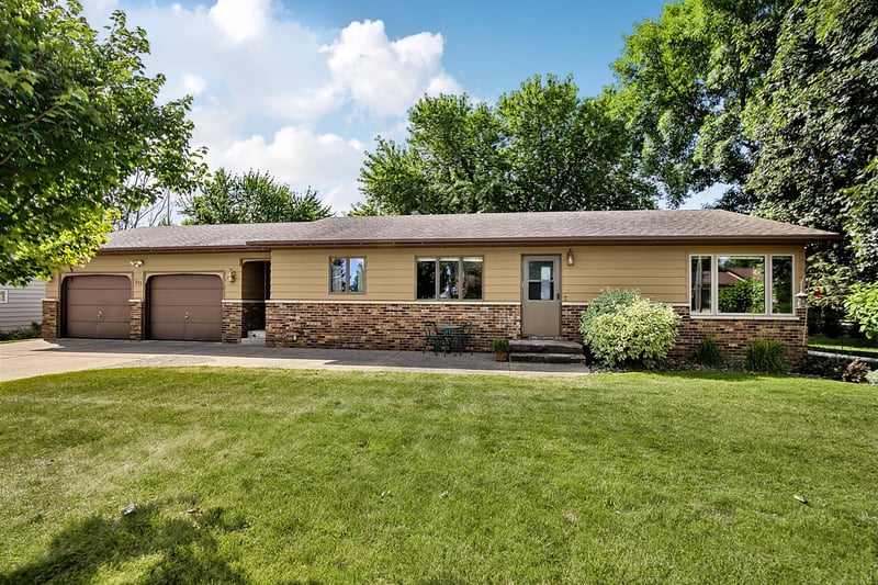 255 River St, Paynesville, MN 56362