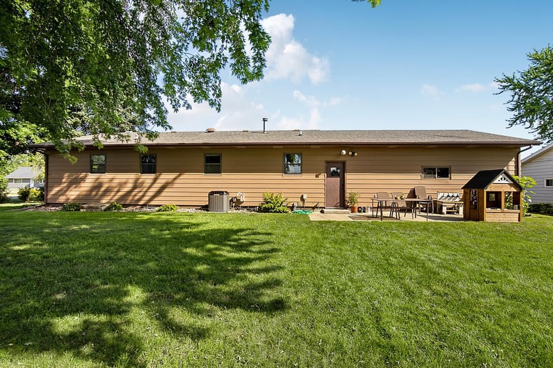 255 River St, Paynesville, MN 56362