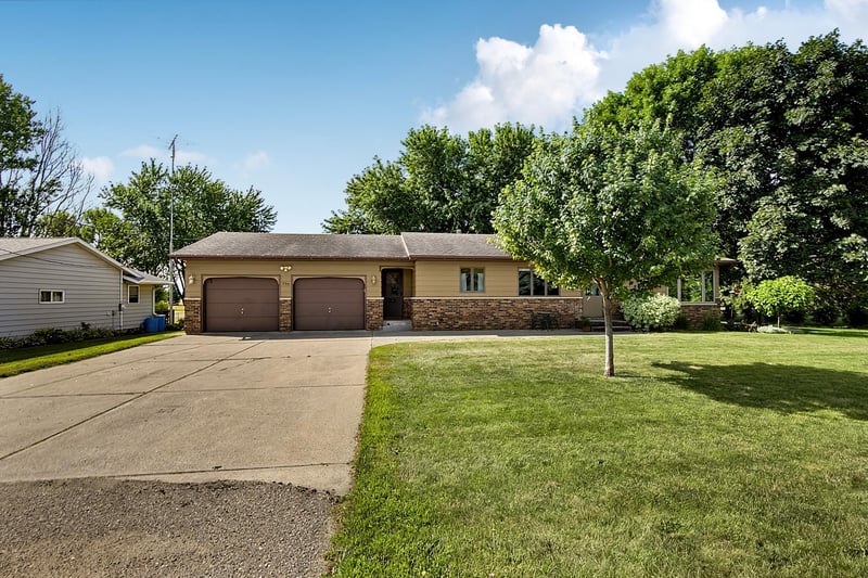 255 River St, Saint Martin, MN 56362