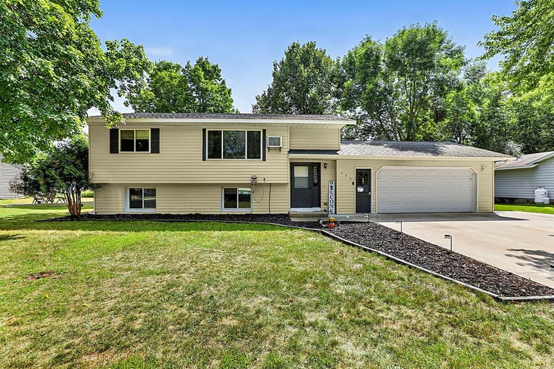 445 1st St NE, Richmond, MN 56368