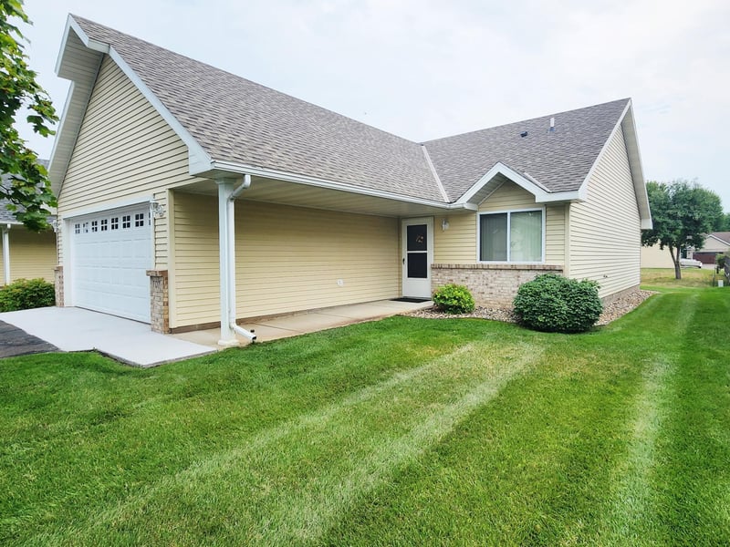 707 Ochotto Lake Dr, Avon, MN 56310
