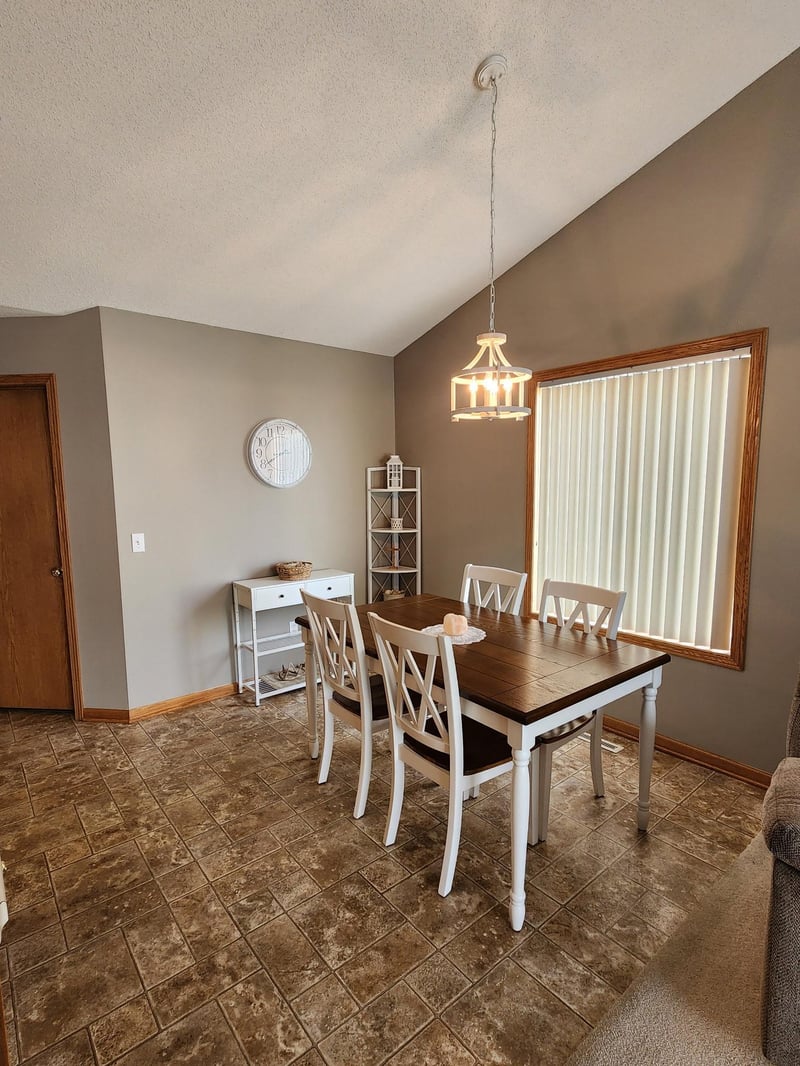 707 Ochotto Lake Dr, Avon, MN 56310