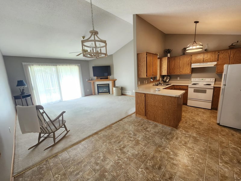 707 Ochotto Lake Dr, Avon, MN 56310
