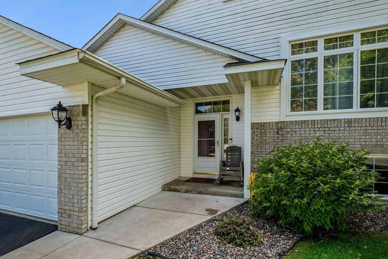 1016 Lilac Ct, Shakopee, MN 55379