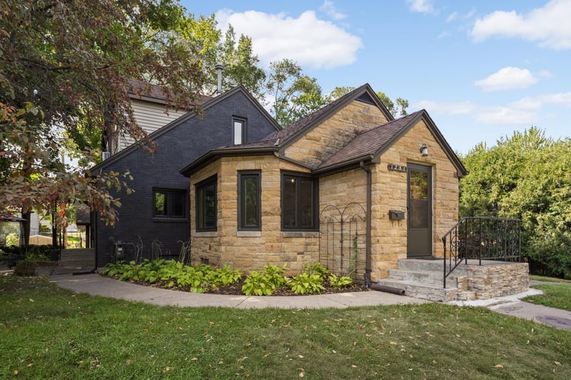 1251 Macarthur Ave, West Saint Paul, MN 55118
