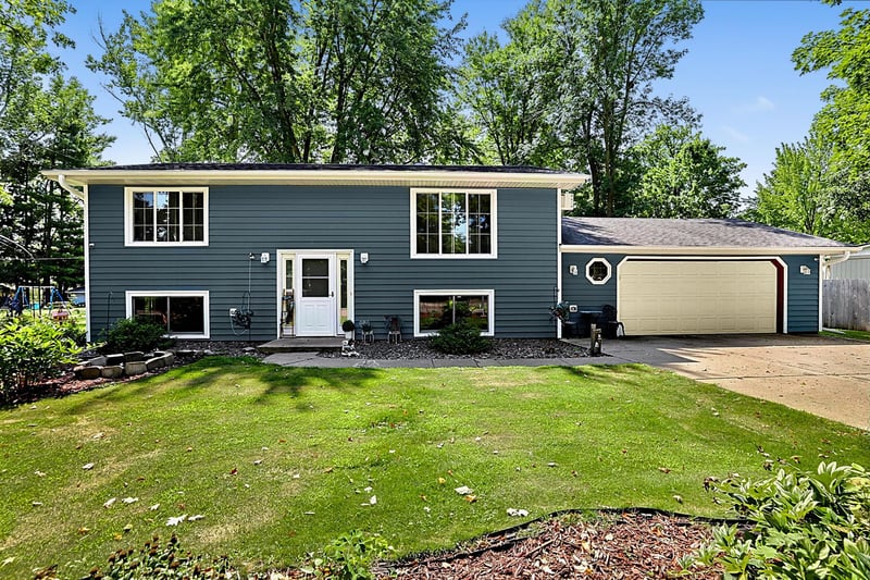 145 7th St NW, Milaca, MN 56353