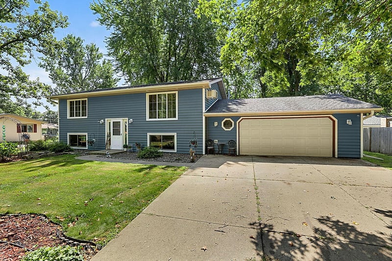 145 7th St NW, Milaca, MN 56353