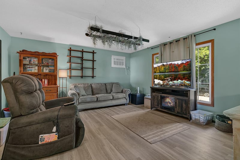145 7th St NW, Milaca, MN 56353