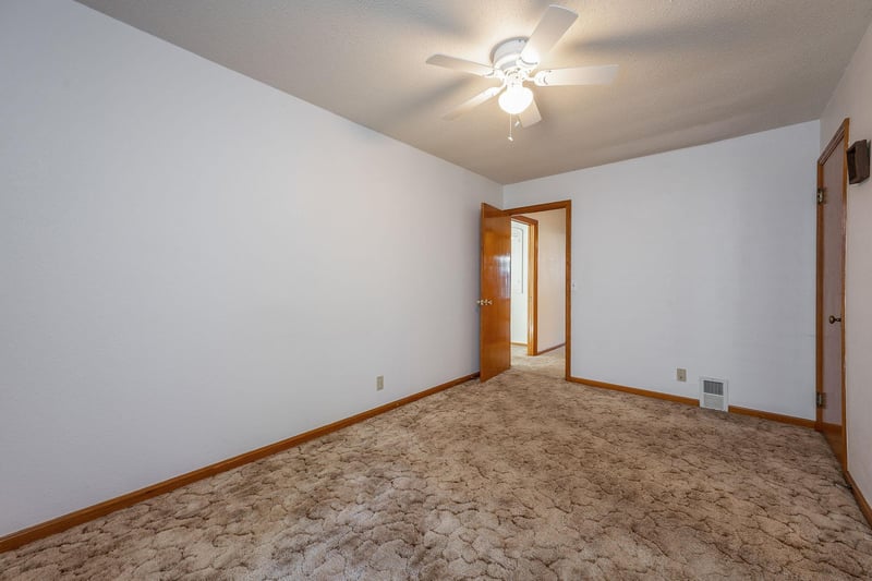 506 9th St N, Mountain Lake, MN 56159