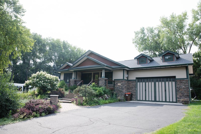 930 County Road C E, Maplewood, MN 55109