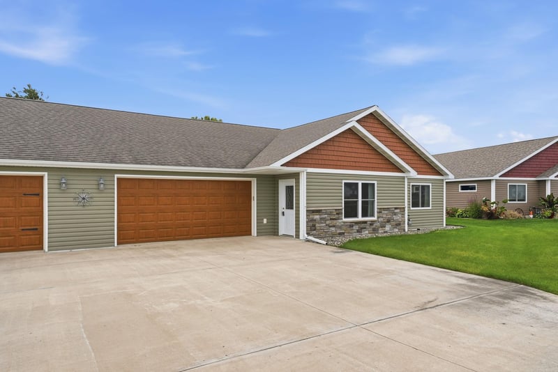357 Old Glory Dr NE, Alexandria, MN 56308