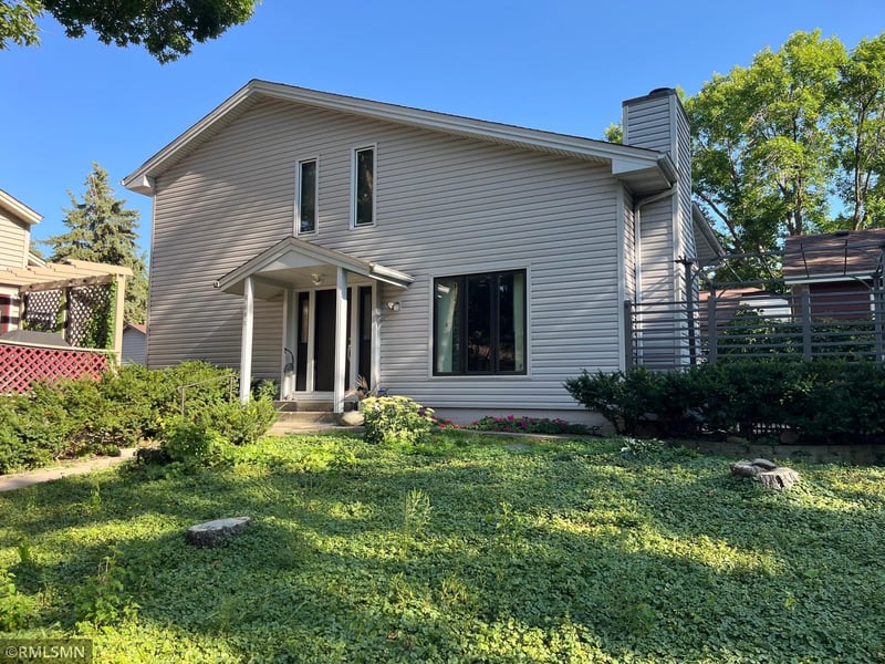 3493 Pilgrim Ln N, Plymouth, MN 55441