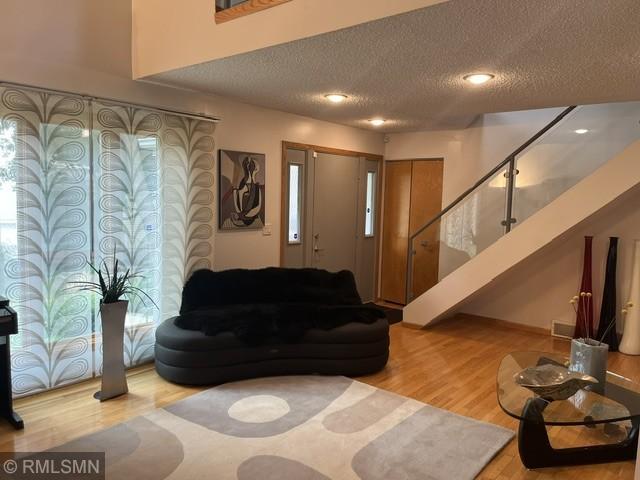3493 Pilgrim Ln N, Plymouth, MN 55441