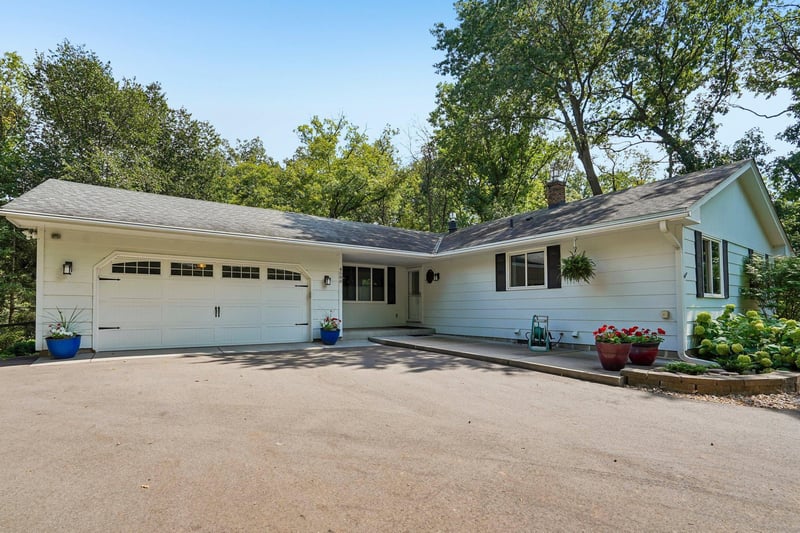 4580 Oak Pond Rd, Eagan, MN 55123