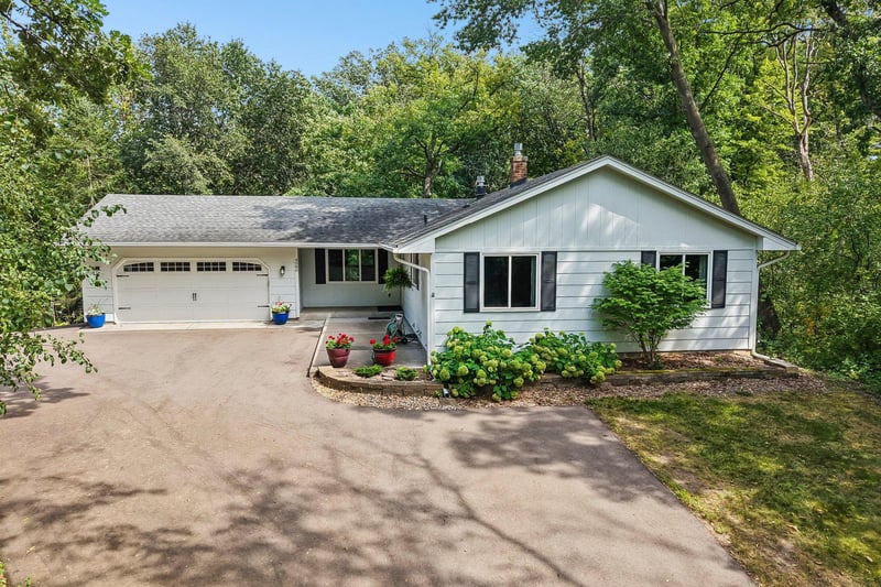 4580 Oak Pond Rd, Eagan, MN 55123