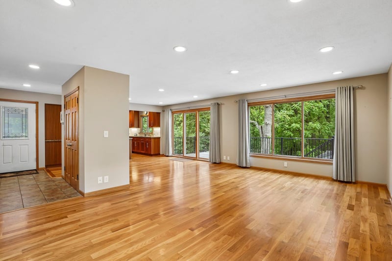 4580 Oak Pond Rd, Eagan, MN 55123