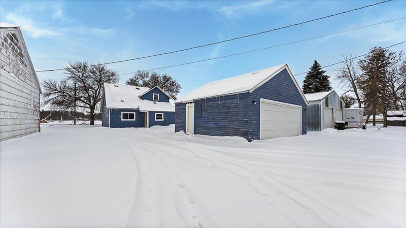 604 Atlantic Ave N, Herman, MN 56248
