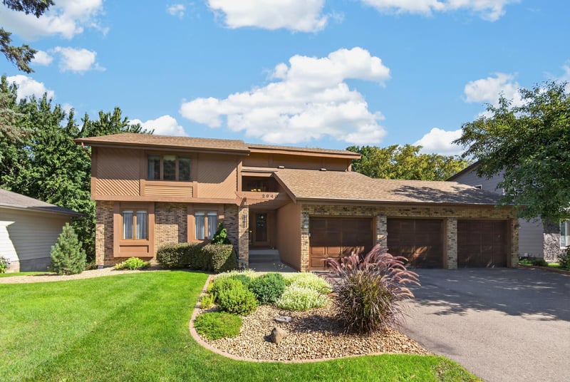2940 Torchwood Dr, New Brighton, MN 55112