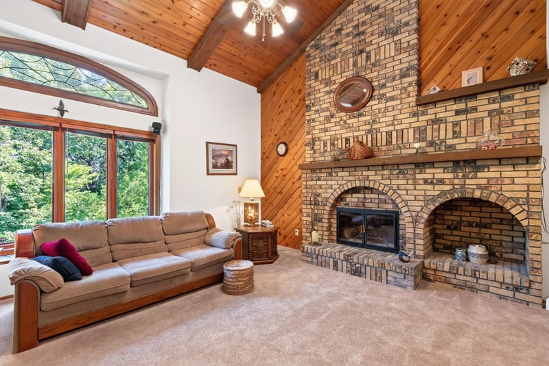 2940 Torchwood Dr, New Brighton, MN 55112