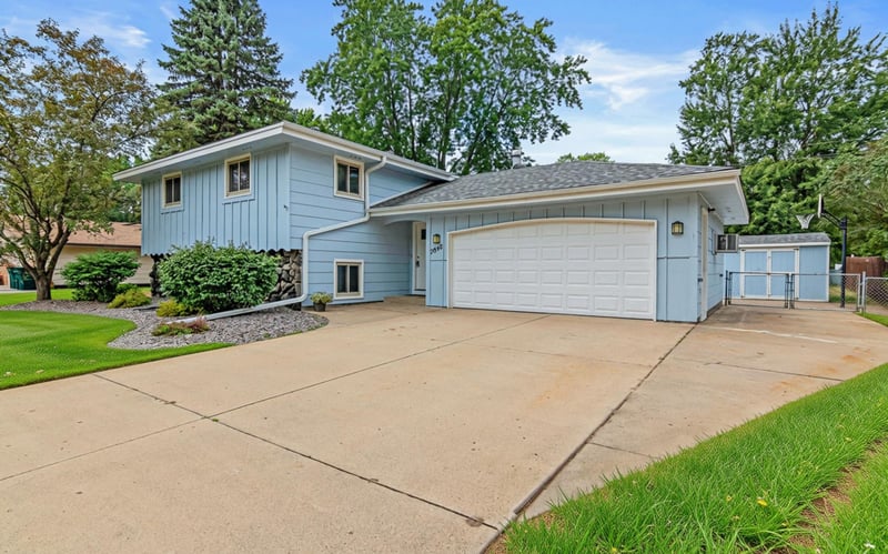 7840 Bona Rd, Mounds View, MN 55112