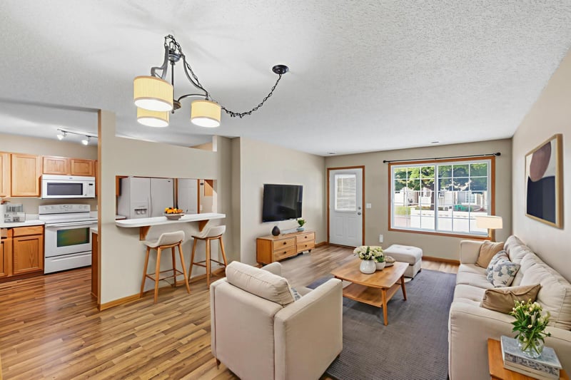 422 Leeward Trl, Woodbury, MN 55129
