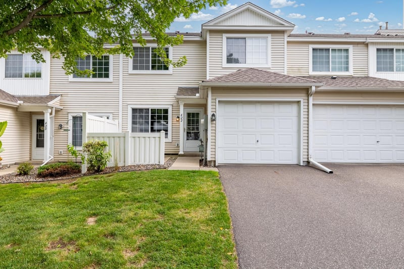 422 Leeward Trl, Woodbury, MN 55129