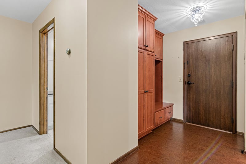 4380 Brookside Ct #213, Edina, MN 55436