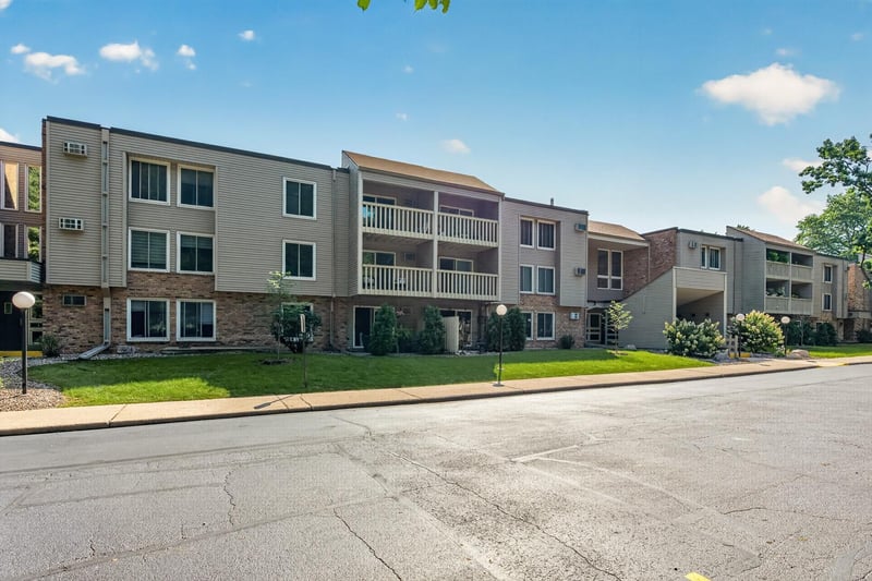 4045 Hodgson Rd #317, Shoreview, MN 55126