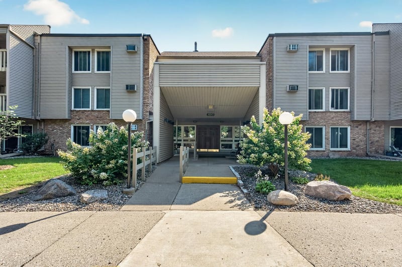 4045 Hodgson Rd #317, Shoreview, MN 55126