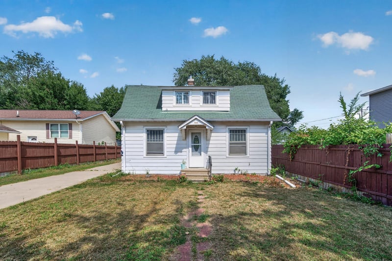 569 Hatch Ave, Saint Paul, MN 55117