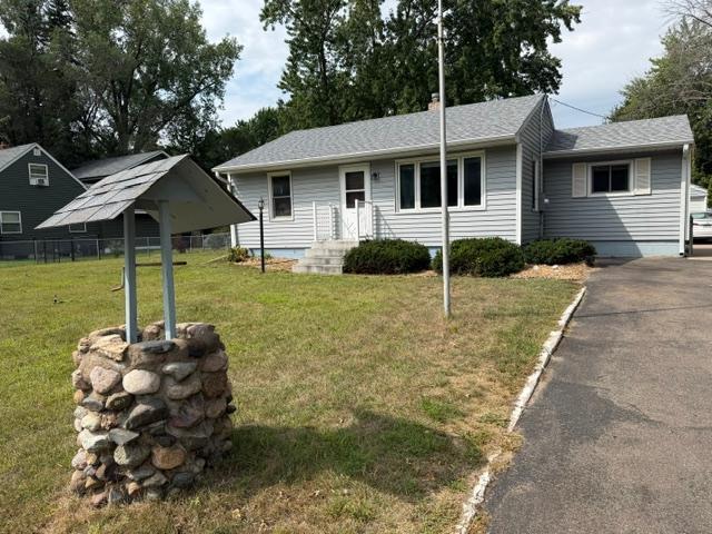 5911 Hodgson Rd, Shoreview, MN 55126